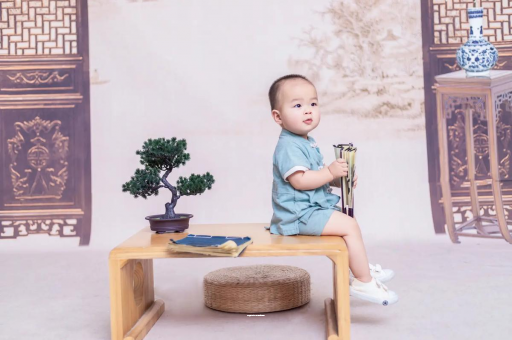 黔东南宝宝眼睛肿是什么原因